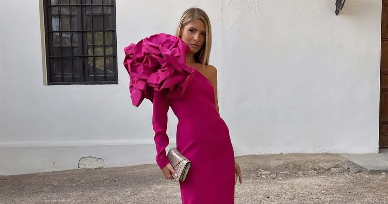 Los metálicos son el complemento perfecto para cualquier look en rosa