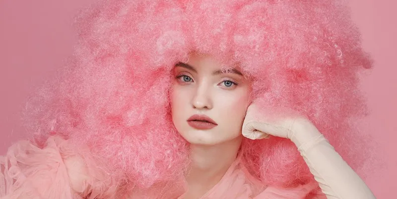 Tonos metálicos de rosa, la elección perfecta para un look glamuroso