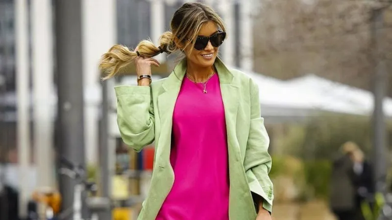 ¿Cómo combinar prendas fucsias para lograr un look espectacular?