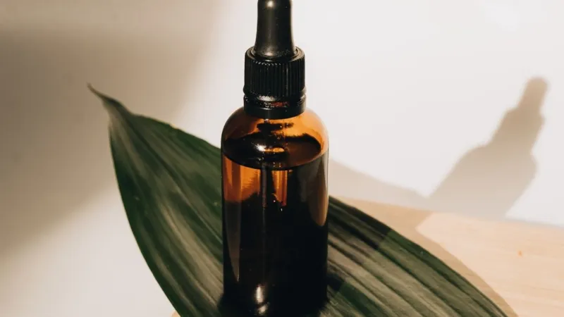 Cómo hacer un aceite esencial de salvia rosa en casa
