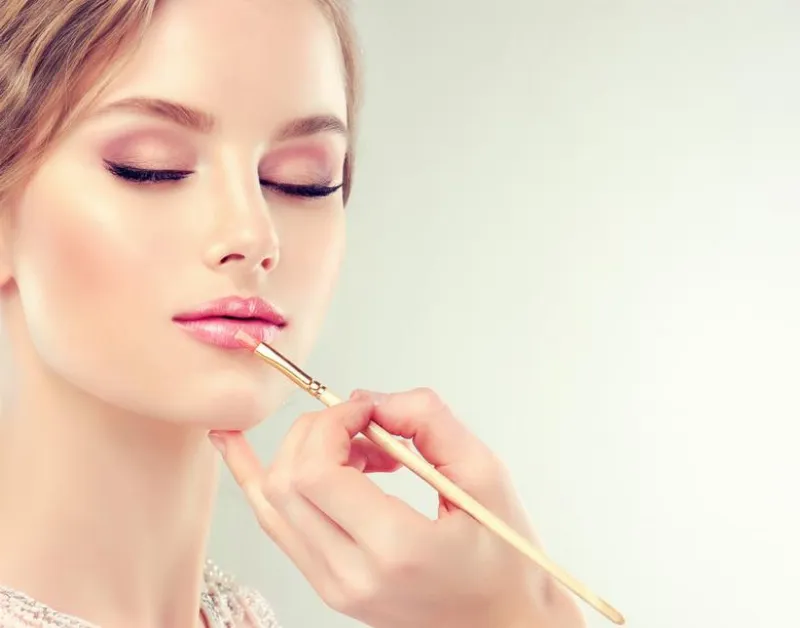 Canela: el tono ideal para destacar en tus maquillajes rosas